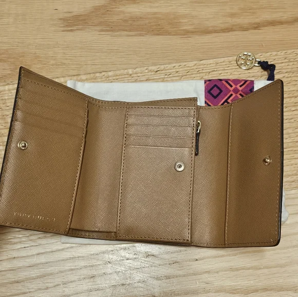 Tory Burch wallet - Picture 5 of 6